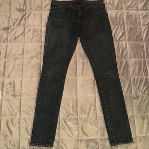 Vince dark vintage wash. Skinny jeans. Size 25